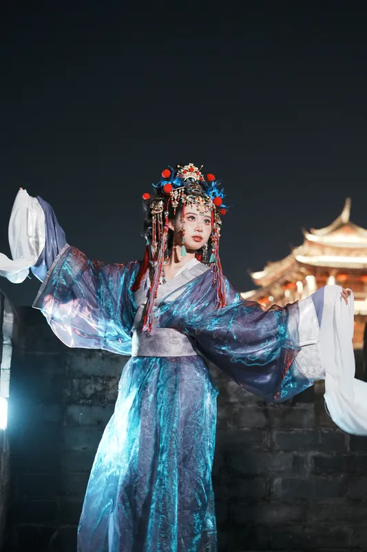 她