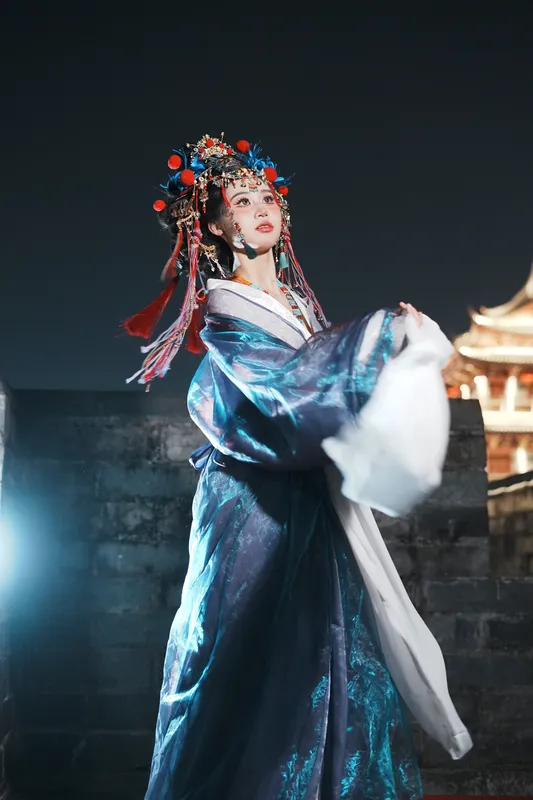 她