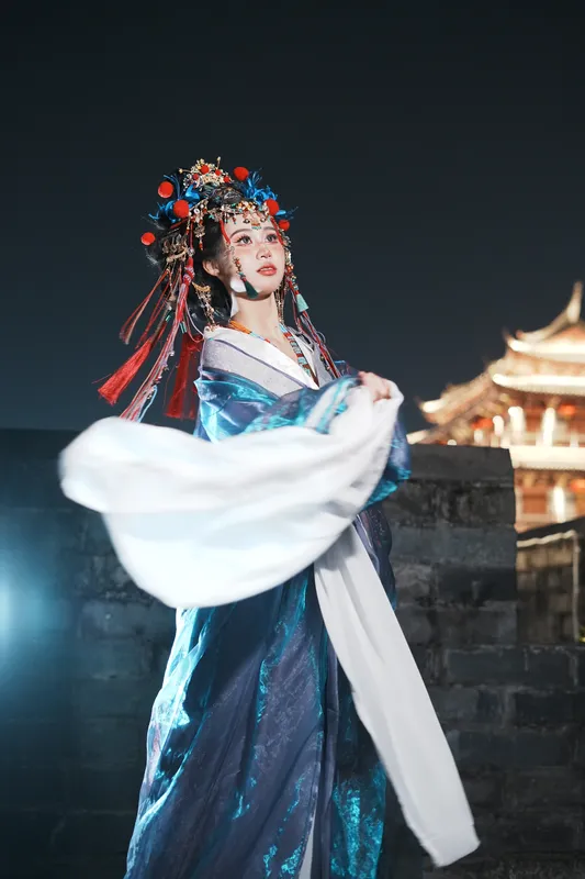她