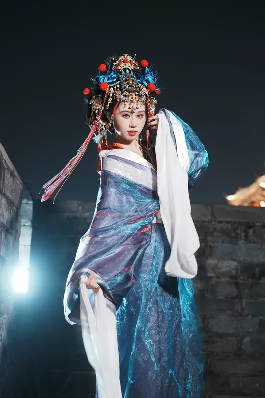 她