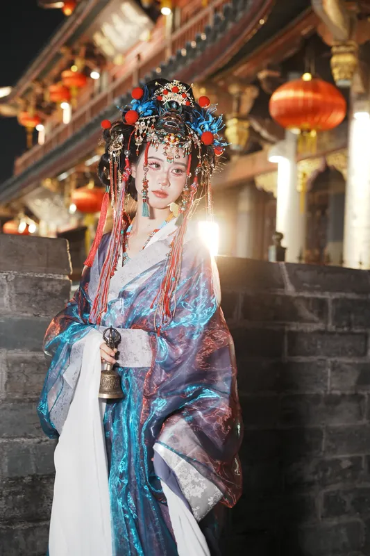 她