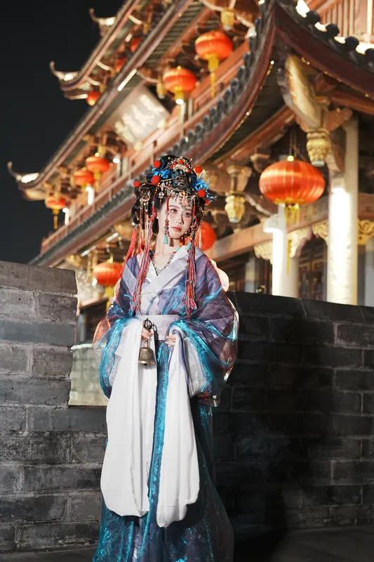 她