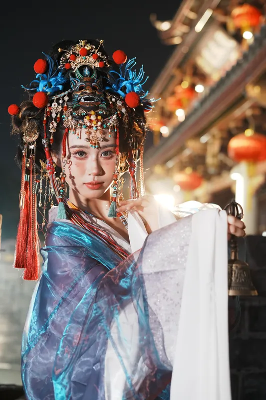 她