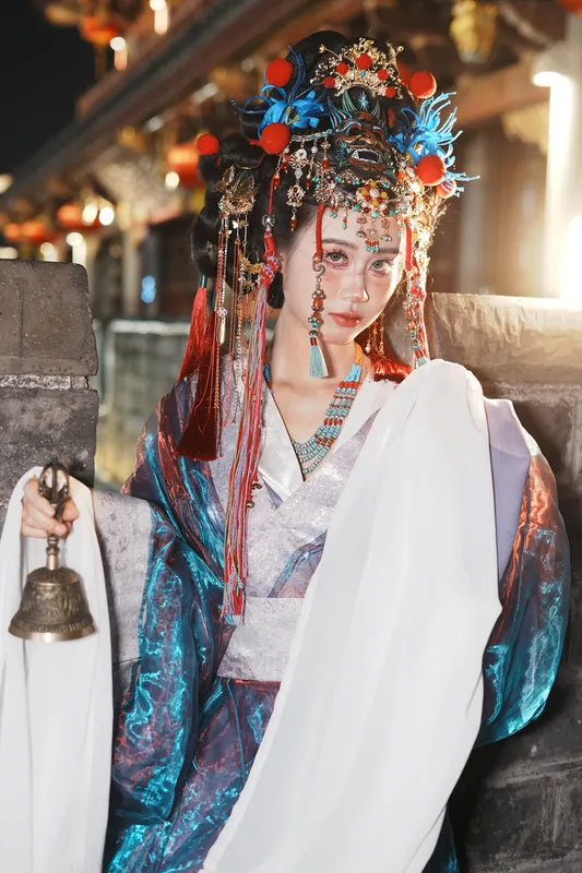 她
