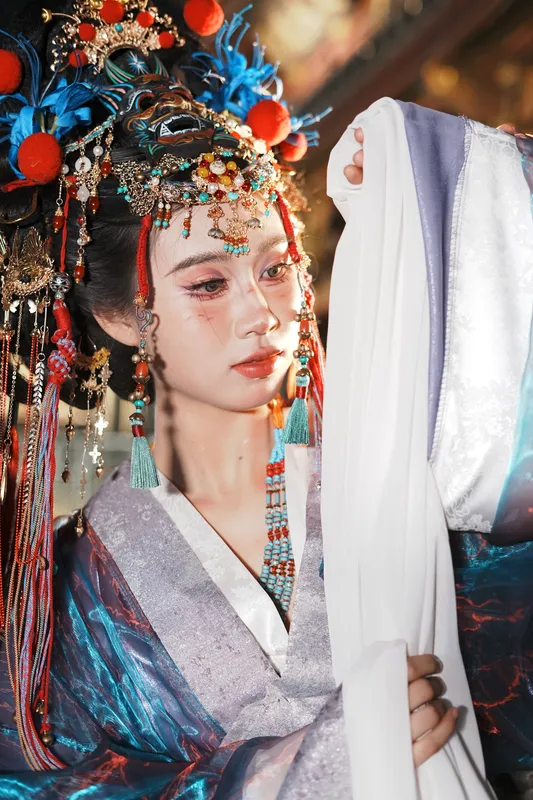 她
