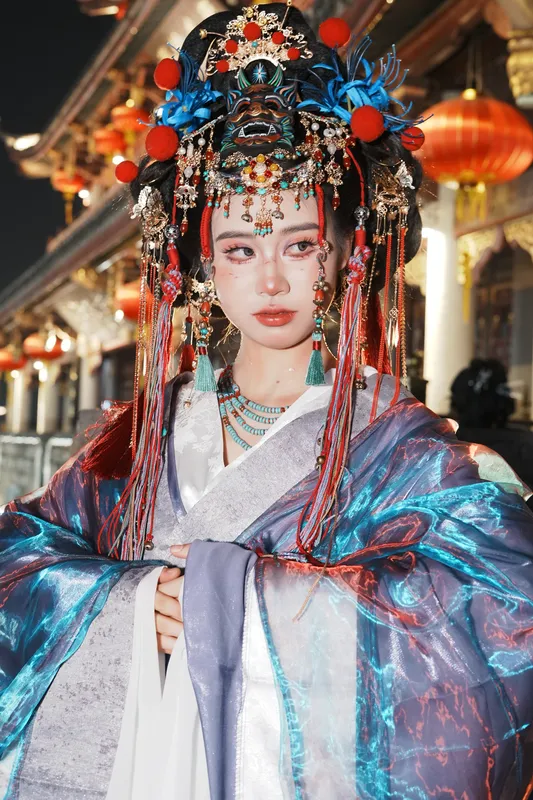 她
