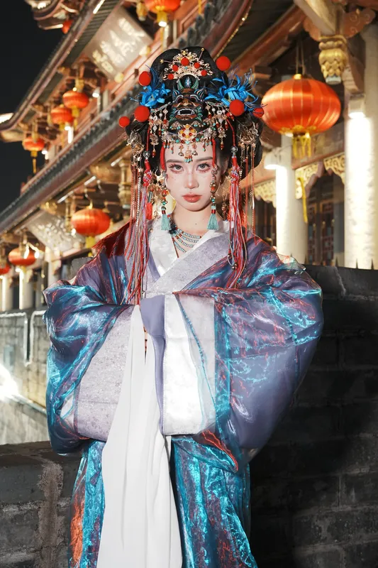 她