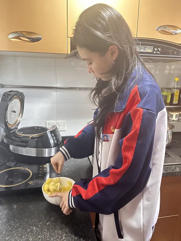 她