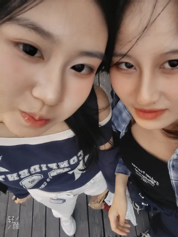 她