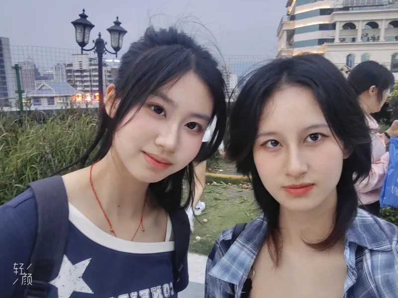 她